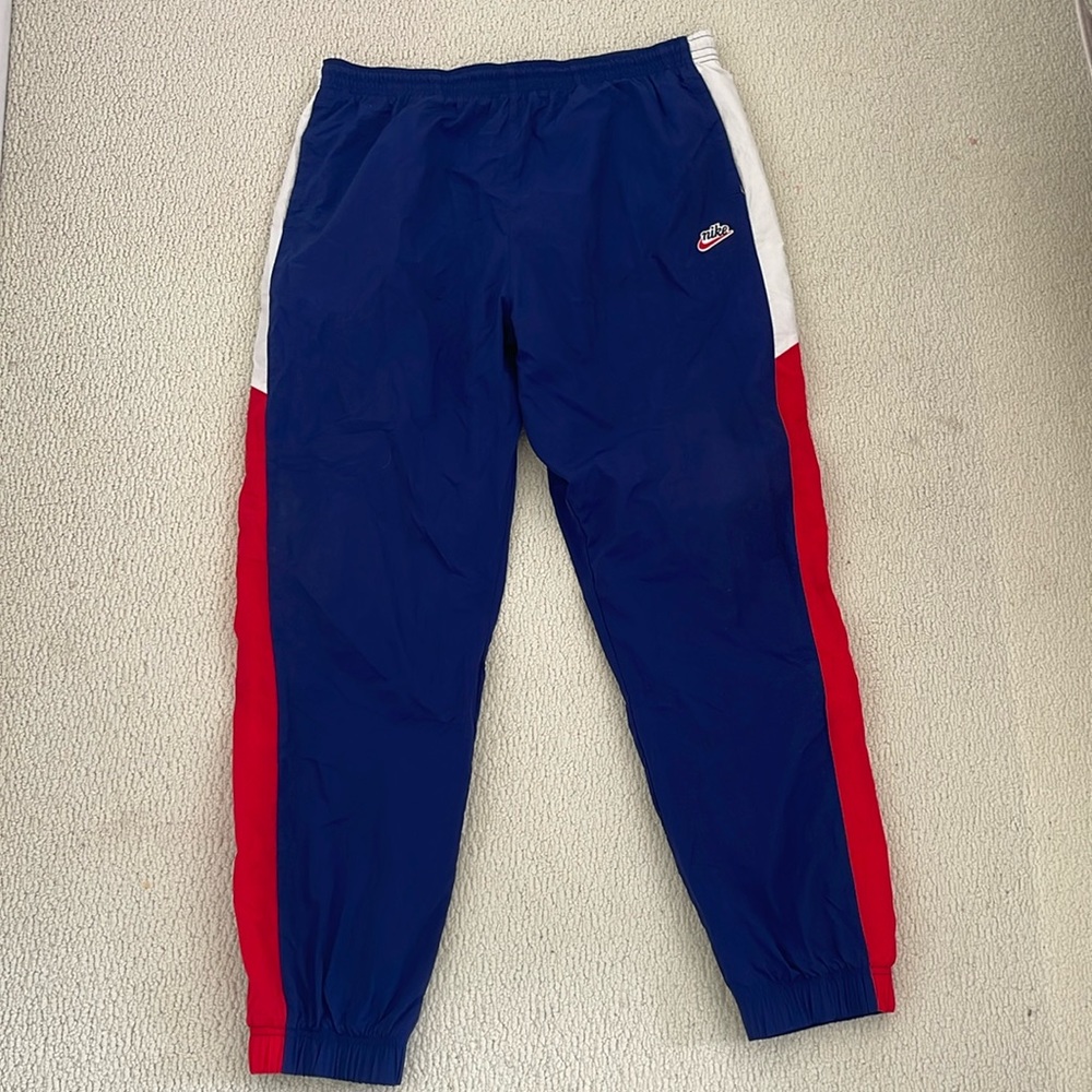 Nike Sportswear Windrunner Woven Pants.